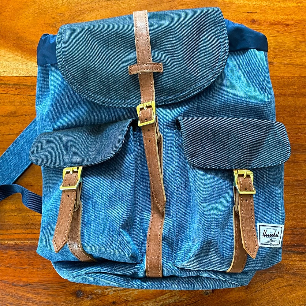 Herschel Supply Company schoolbag.